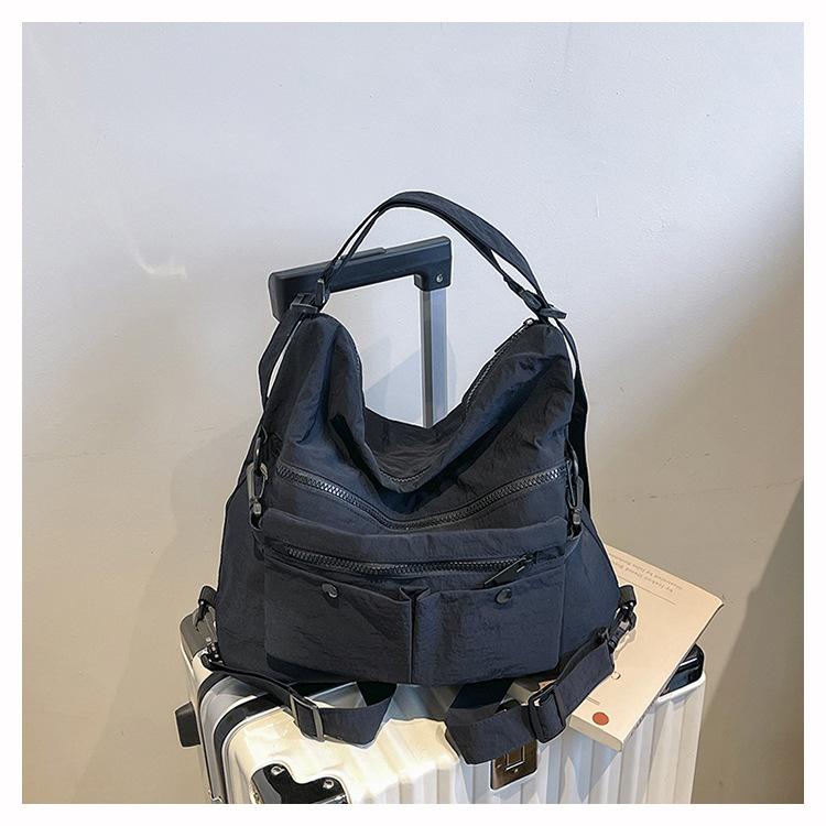 

Женская сумка-тоут большой вместимости 2025 новая летняя повседневная нишевая дизайнерская сумка-мессенджер многофункциональный рюкзак чёрный