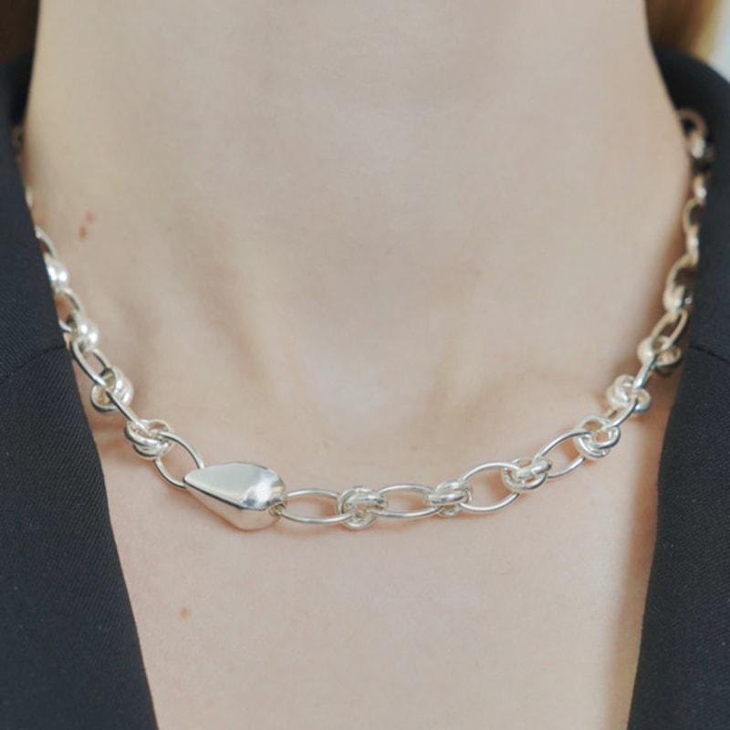 

ALLTER Drop_point hook necklace(W) Silver