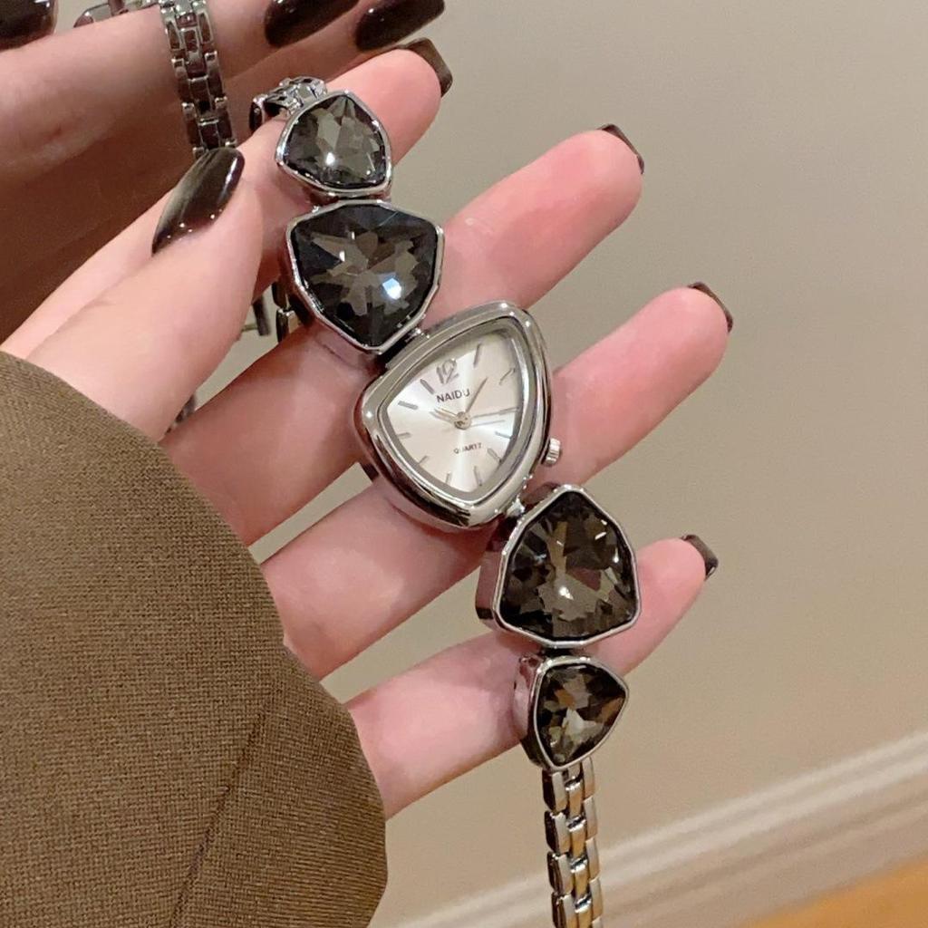 Elegante unregelmäßige Kristall Damen Quarz Uhr - Luxuriöser High-End Armbandstil