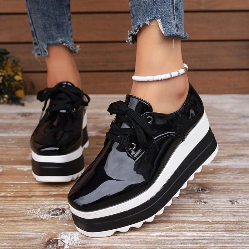 Large size thick-soled muffin shoes women's autumn and winter new lace-up square head patent leather thick-soled wedge heel heightening shoes