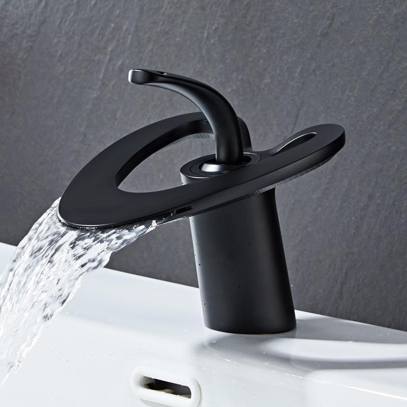 

Однорычажный смеситель для раковины ванной комнаты, смесители из цельной латуни, креативный дизайн водопада в форме полого сердца чёрный