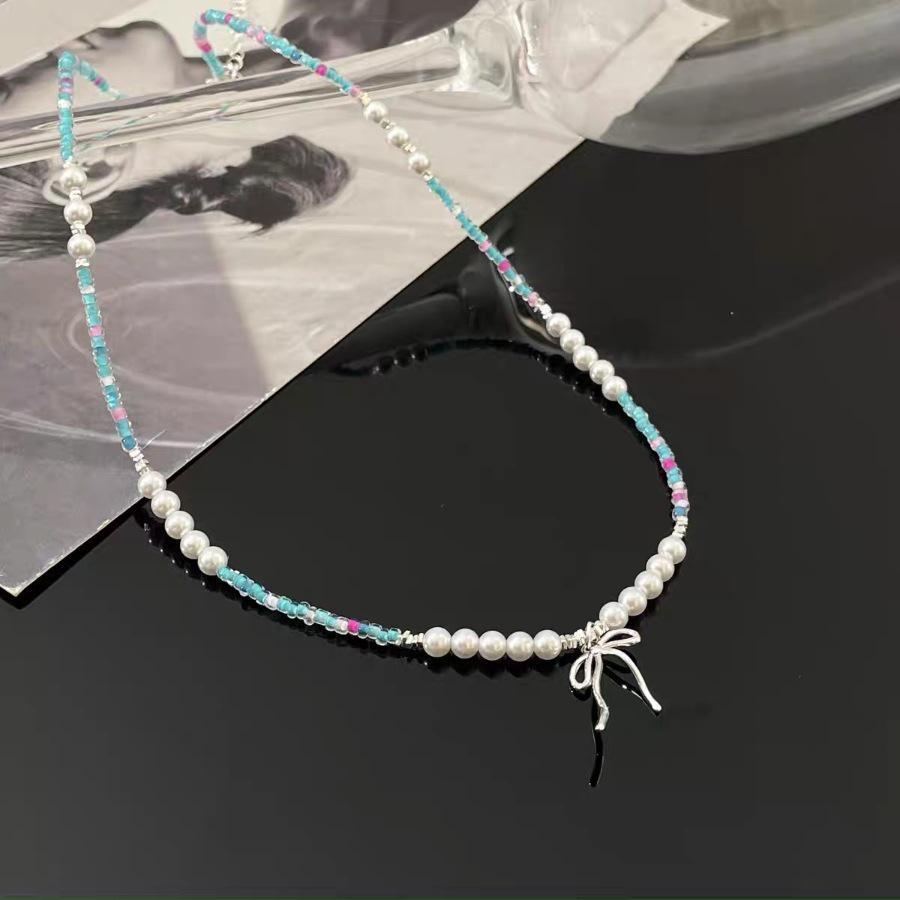 Forest-Inspired Pearl Bowknot Necklace: Elegant & Versatile Fashion Accessory