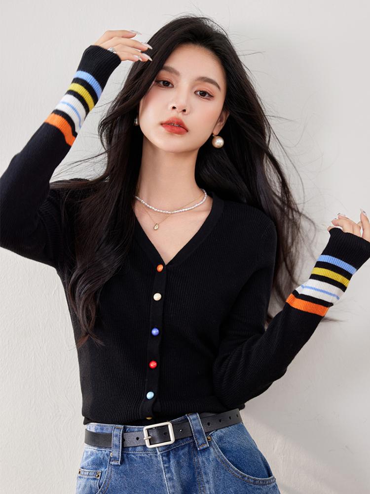 

Осенний элегантный шерстяной тонкий свитер с пряжкой для женщин, французский винтажный вязаный кардиган в студенческом стиле, контрастные по цвету повседневные топы с V-образным вырезом S чёрный