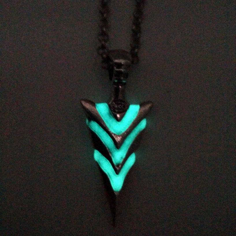 

Arrow Luminous Jewelry Pendant Necklace And Alloy Material For Casual Wear And Gift