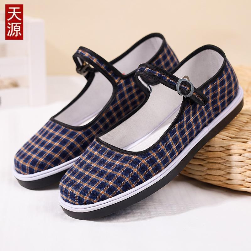 

Старые пекинские тканевые туфли женские утепленные прошитые туфли низкие лазаньевые подошвы хлопчатобумажные с мелким вырезом на плоской подошве резиновая подошва тканевые туфли для мамы 34