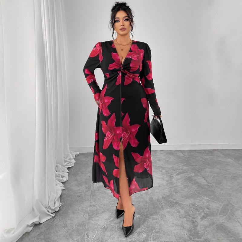 Kleid mit Blumendruck, Ein hochwertiges Sommerkleid mit geraffter Taille und schlankmachendem Effekt, Ein langes Kleid mit französischem V-Ausschnitt