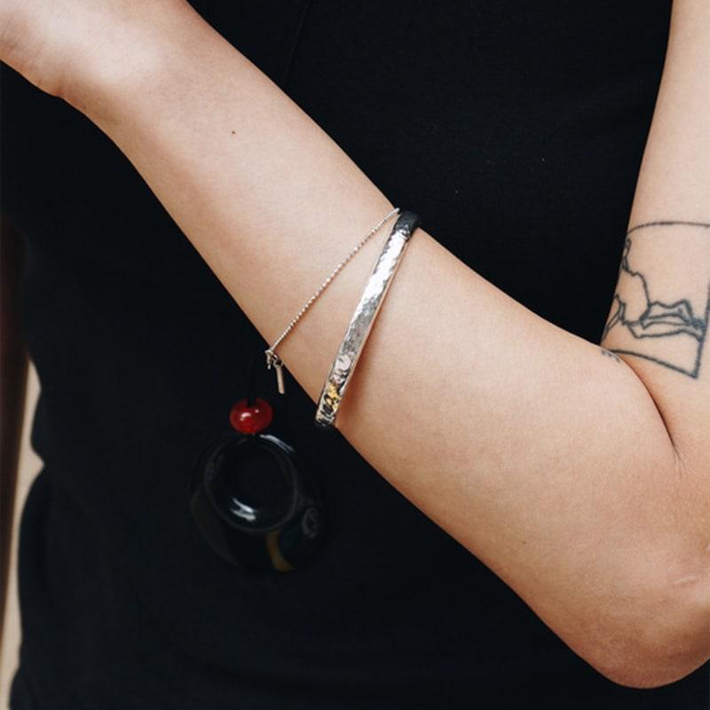 

OURPIERRE HAMMERED BANGLE SILVER M