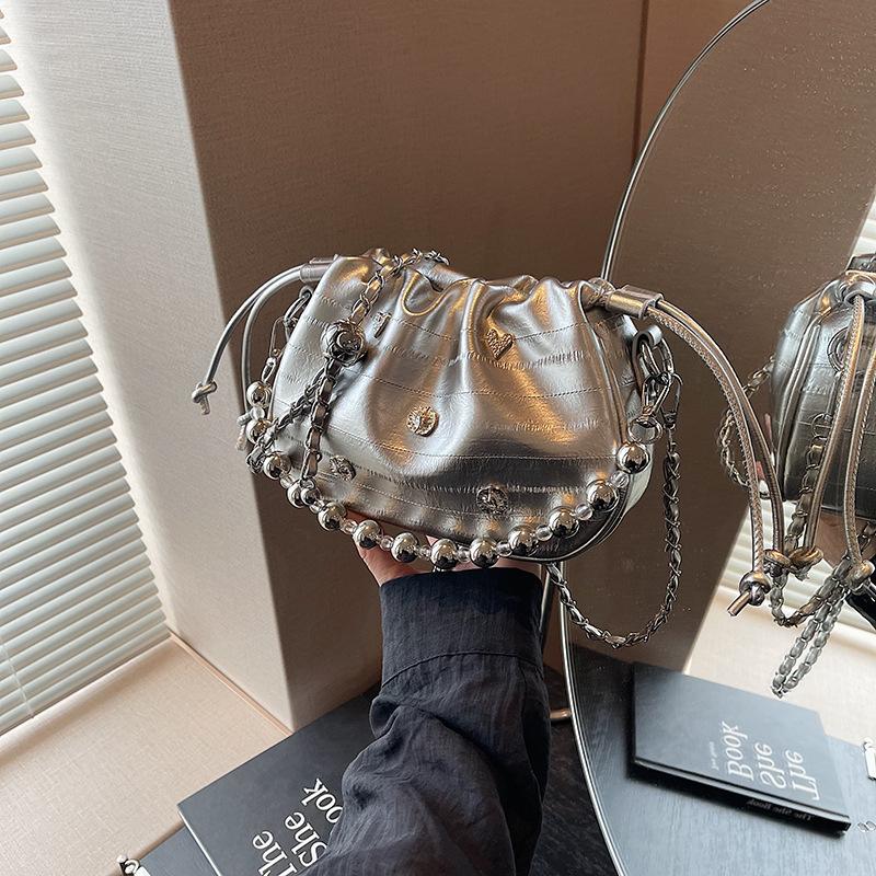 

Летняя популярная маленькая сумка женская новая универсальная сумка-мессенджер на цепочке на одно плечо сумка-ведро с помповым ремнем серебряный