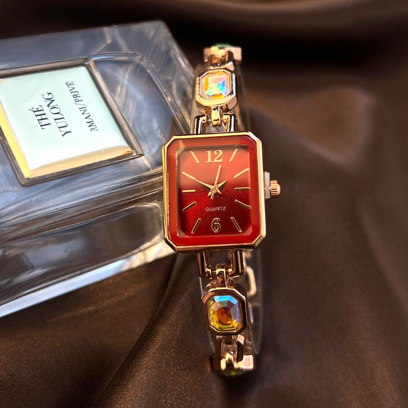 Ceas de damă cu cuarț pătrat cu 24 de culori, diamant foc, diamant, simplu, de nișă, lux ușor