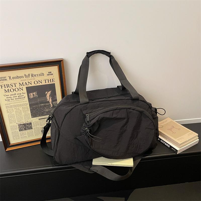 

Sport Duffel Bag with Multiple Compartments for Gym and Travel Lightweight Carry All Bag for Men and Women чорний
