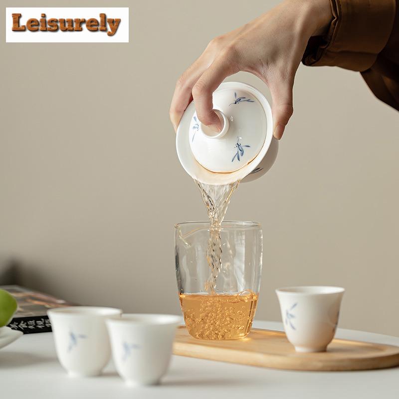 Handbemalte Schmetterlingsorchidee Reise-Teegeschirr-Set Ästhetisch 1 Kanne 4 Tassen Teezubereitung Glas-Teekanne Tragbare Tragetasche Zubehör