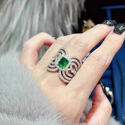 Huitan Luxury Women Wedding Rings with Geometric Green Cubic Zirconia Newly Designed Female Accessories Hyperbole Party Jewelry
