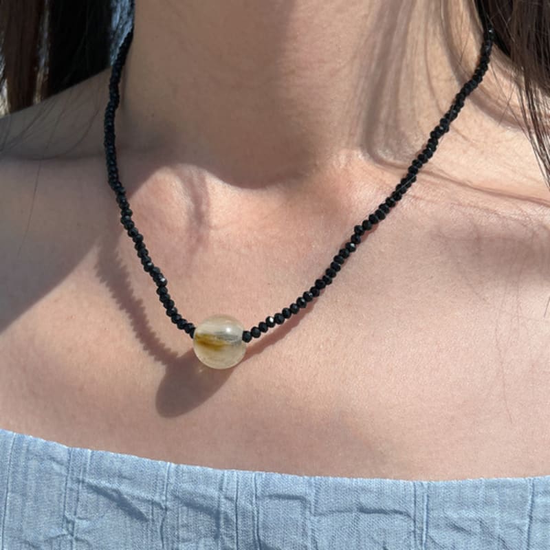 DEFINE OTHER STONE Glass Beads Necklace (Black)
