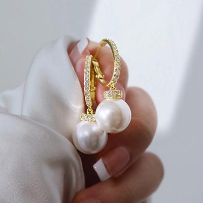 Orecchini di perle finte dal temperamento francese, orecchini intarsiati con zirconi squisiti, esplosione di tendenza della moda