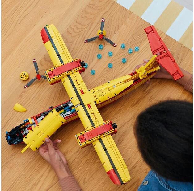LEGO Technic 42152 Firefighting Plane