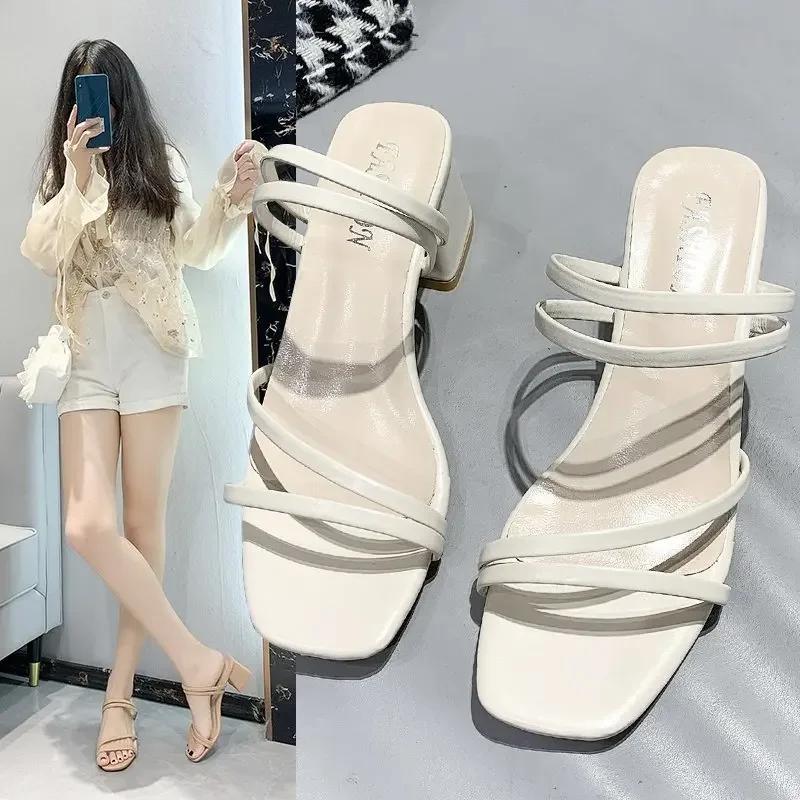 Sandali da Donna 2024 Estate Nuovi Stile da Donna Piccolo Fresco Tacchi Spessi Studente Punta Quadrata Grande Scarpe da Spiaggia Sandali con Plateau