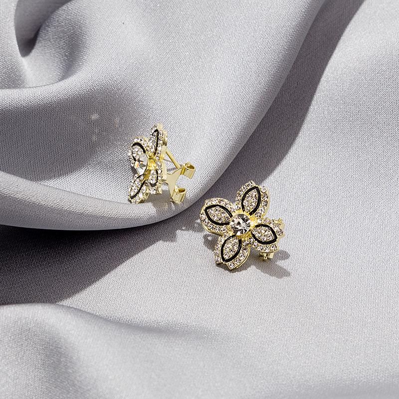 Silver Needle Diamond Flower Stud Earrings - Elegant Fashion Temperament