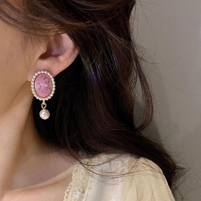French Style Geometric Earrings High End Luxury Pearl Head Portrait Earrings Artistic Retro Round Shape Women Elegent Jewelry