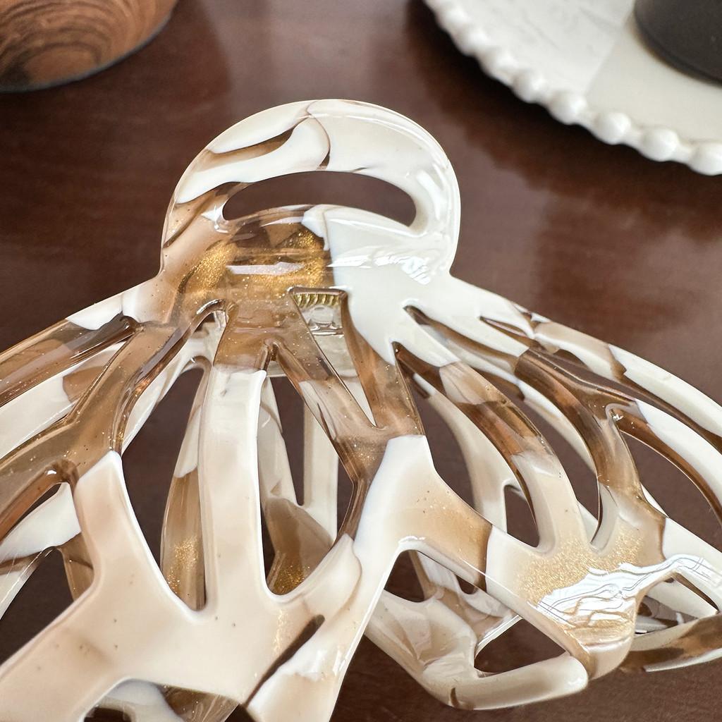 Acetate Hair Chic Claw Clips In Trendy Milk Coffee Color For Modern Fashion And Hairstyles Classy