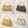 Glamouröse Muschelförmige Handtasche mit Strasssteinen und Satinfutter für festliche Anlässe und den täglichen Gebrauch