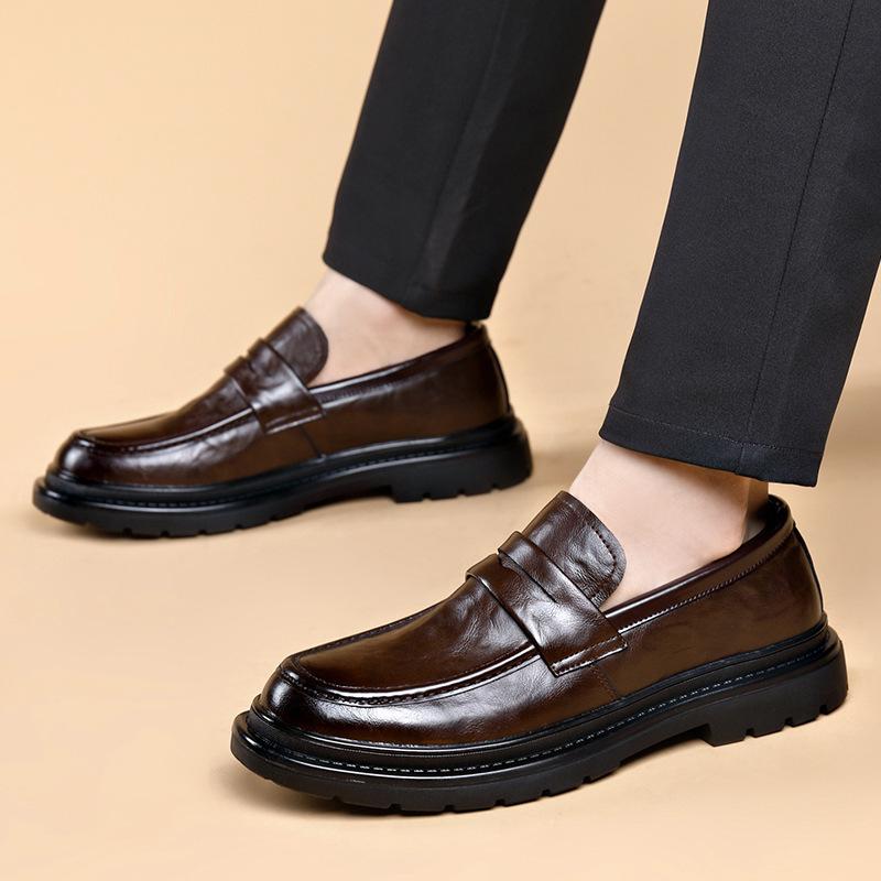 Neue Herren-Slip-on Leder Business-Schuhe: Ohne Schnürsenkel, Dicke Sohle, Perfekt für Hochzeiten und Vorstellungsgespräche. Idealer britischer Freizeitstil.