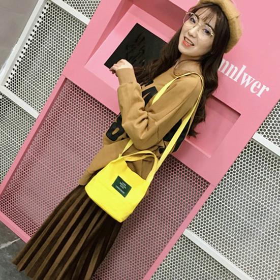 Einfarbige, lässige Damen-Segeltuch-Umhängetasche im Freien