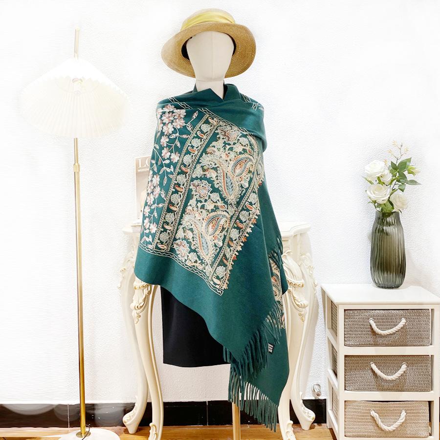 

Xinjiang Qinghai ethnic style scarf for women, embroidered thickened shawl, versatile for autumn and winter, dual-use cashmere long cape темно-зелений колір