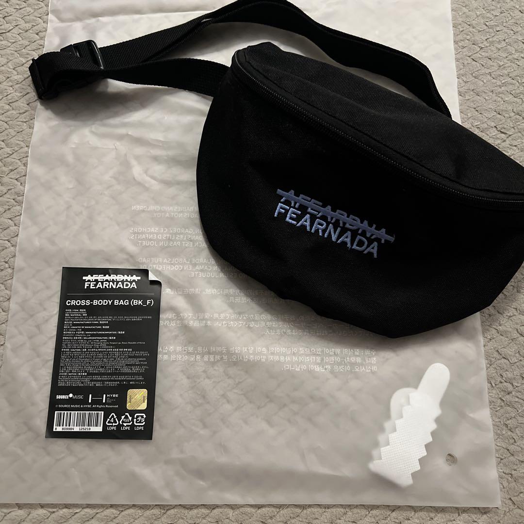 

[USED] LE SSERAFIM CROSS BODY BAG