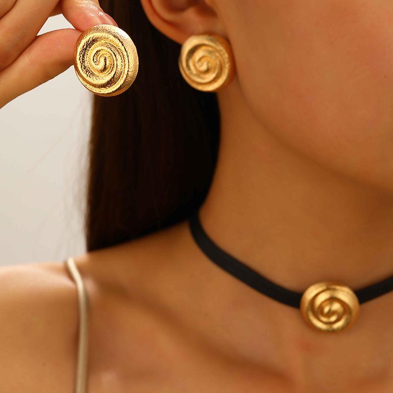 Bohemian Beach Style Conch Earrings & Necklace Set - Exaggerated Holiday Fashion Jewelry for Women