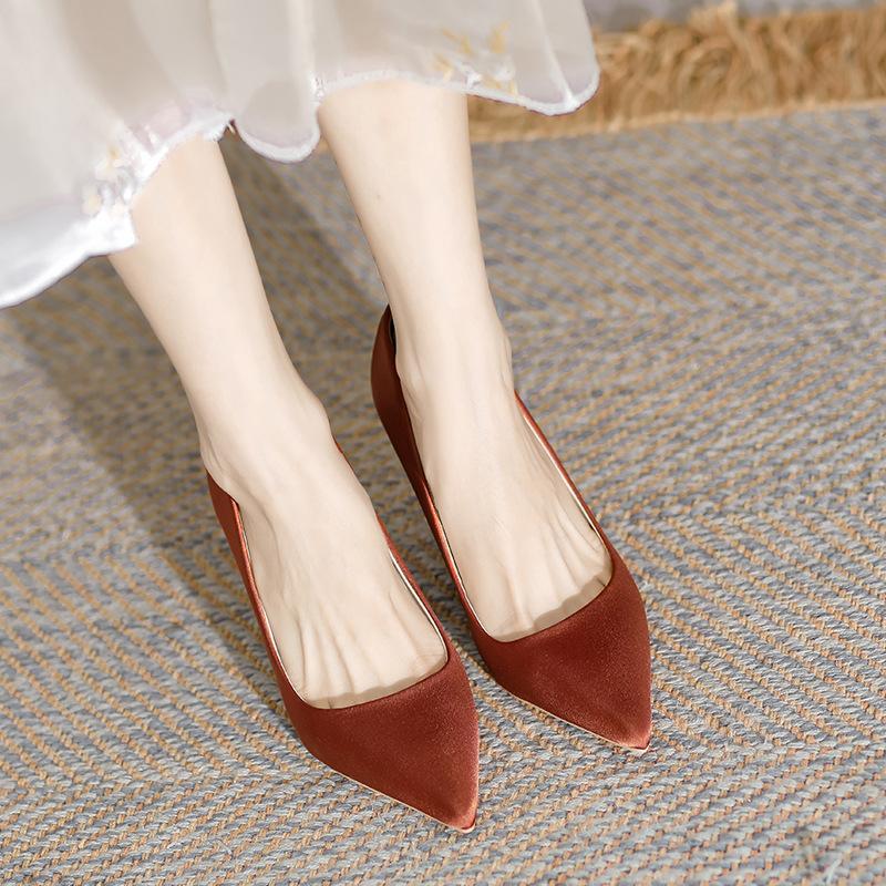 Szpiczaste wysokie obcasy damskie szpilki nowe satynowe stylowe proste buty do dojazdów