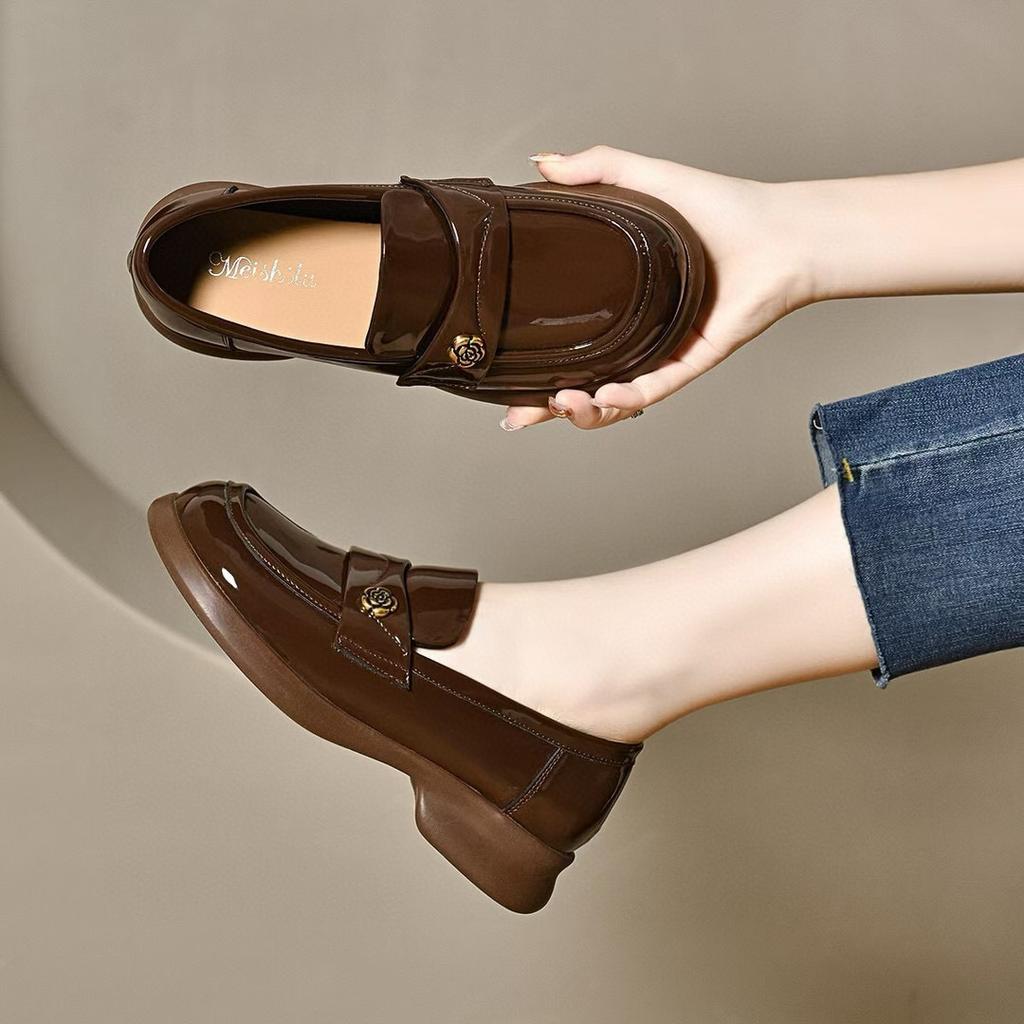 Round head women's new autumn patent leather flat-bottomed one-pedal single shoes, four-season commuting women's small leather shoes