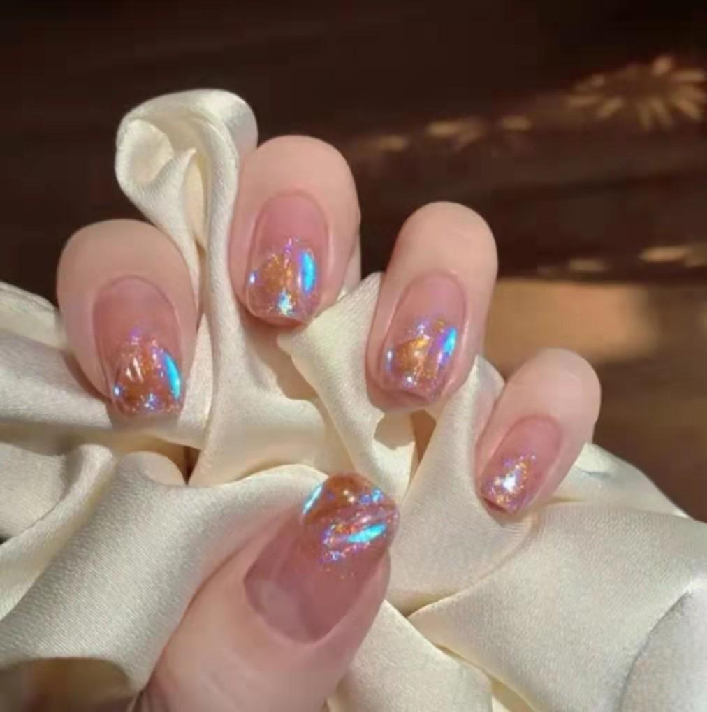 

Aurora Wearable Manicure with Diamond Nail Patches - Trendy and Popular Glue Type