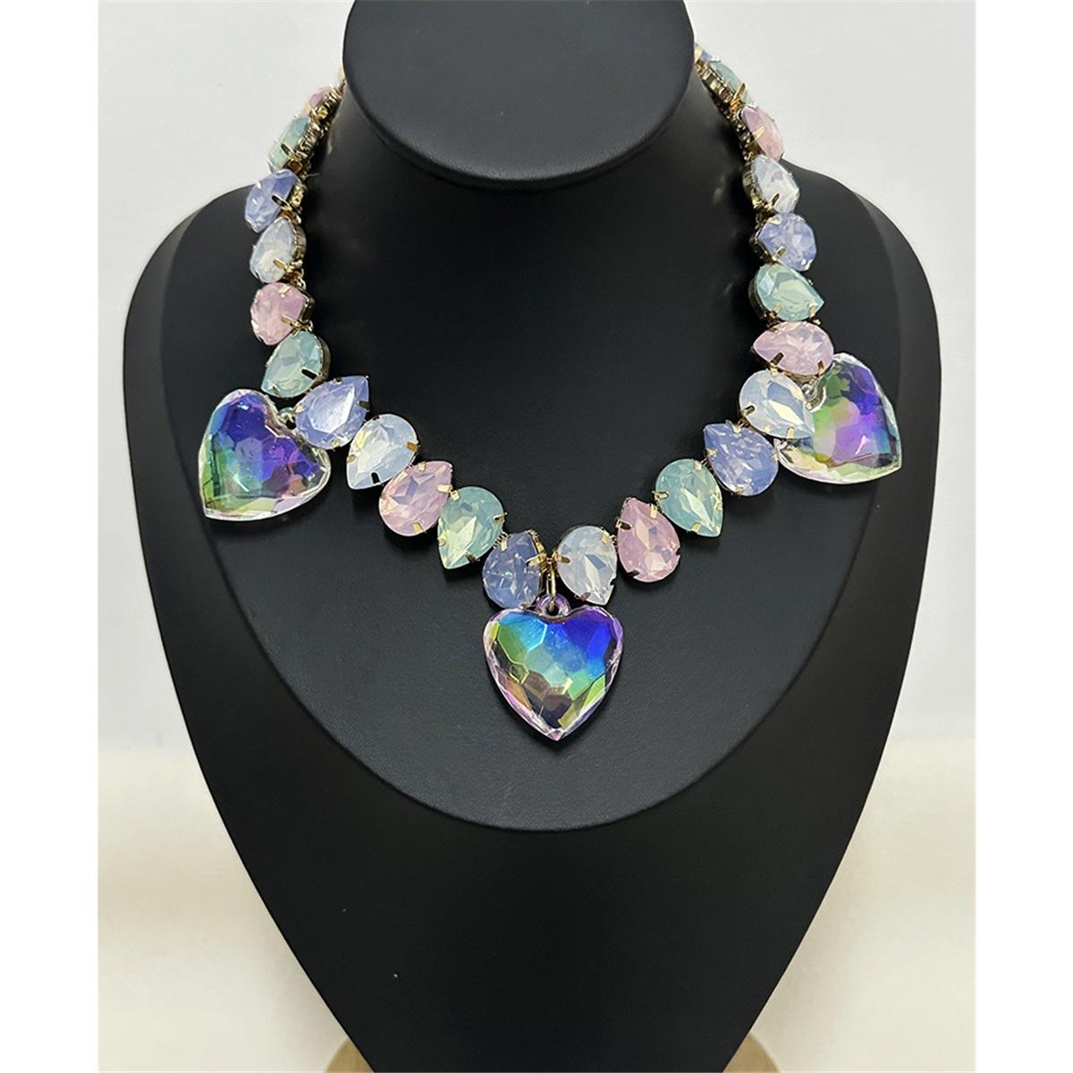 

Tooxika Exaggerated Colourful Gemstones Glitter Diamonds Heart Necklace Light Luxury Chic Runway Atmosphere Collarbone Chain
