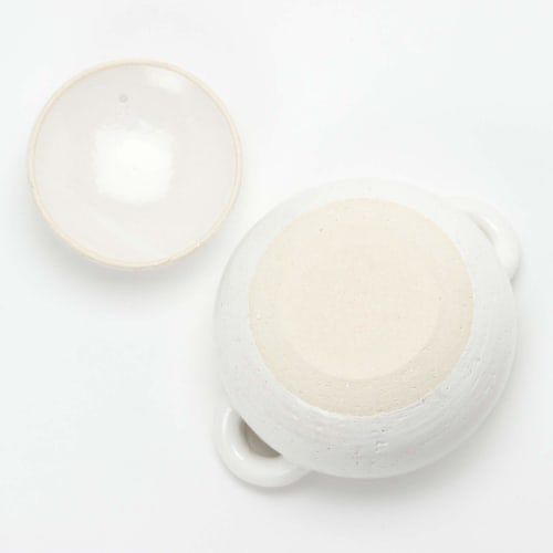 Hase Seito Hase-en Earthenware Pot, 1-2 Person Capacity, Approx. 16cm, Approx. 700ml Capacity, Can Be Cooked Over an Open Fire or Empty, Oven Safe, Wh