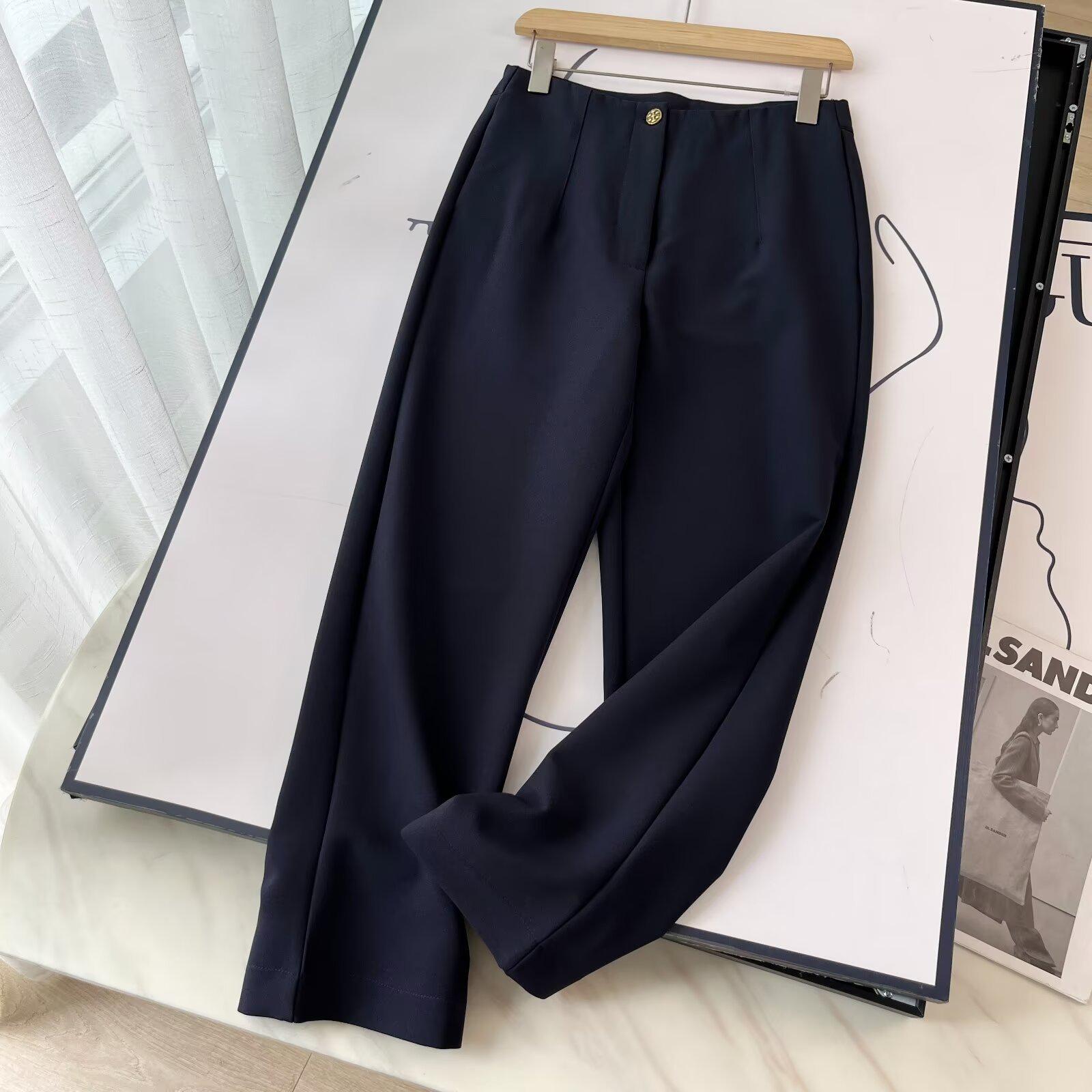 

Женская мода весна 2025: Брюки с высокой посадкой, облегающие, прямого кроя Large темно-синий