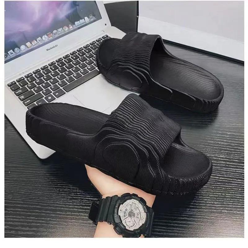 

Модные мягкие домашние тапочки для пар, летние домашние нескользящие тапочки для ванной, сандалии для отелей, однотонные мужские и женские шлепанцы на плоской подошве 44-45 чёрный