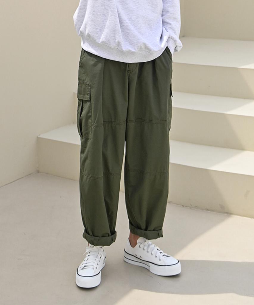 Jikeulib Elastic Waist Pintuck Flap Pocket Wide Cargo Pants