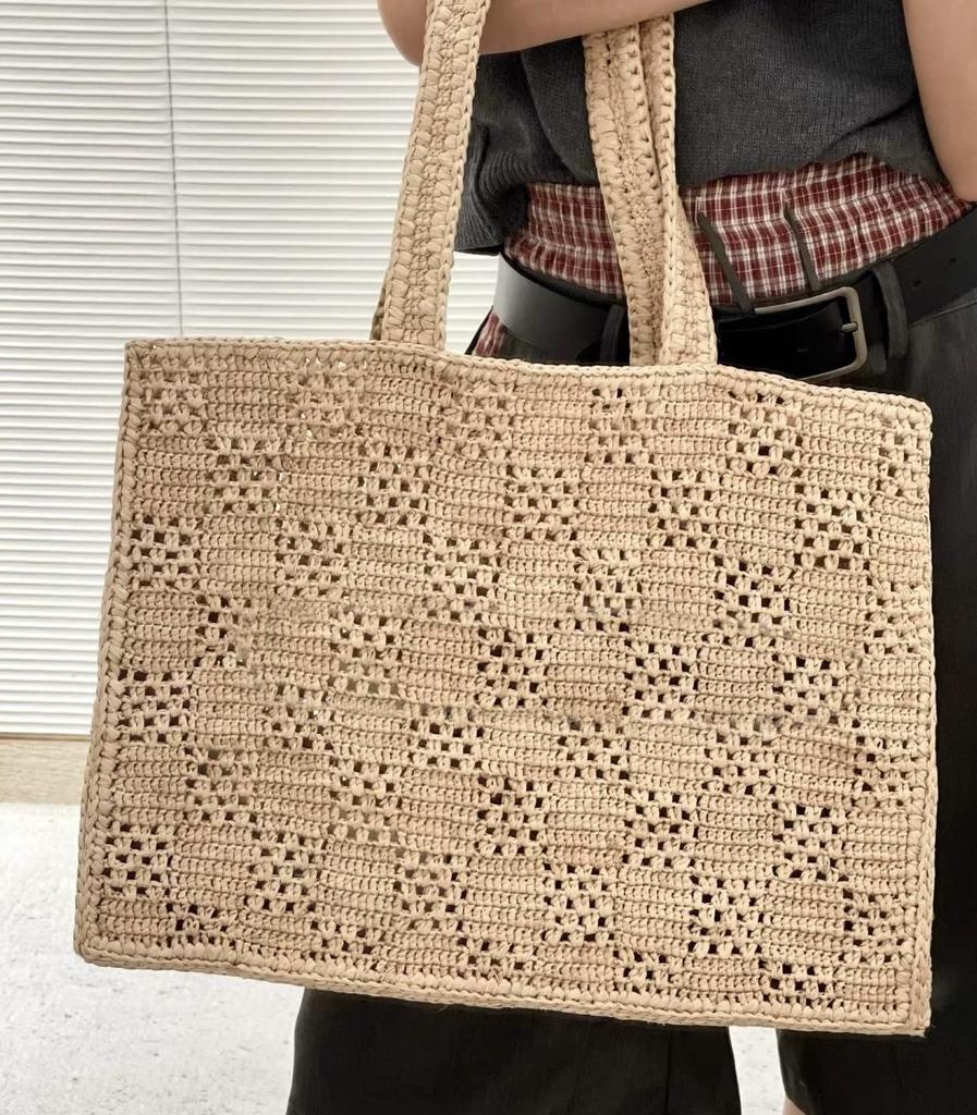 Women's Large Capacity Raffia Tote: Summer Travel Beach Shoulder Bag