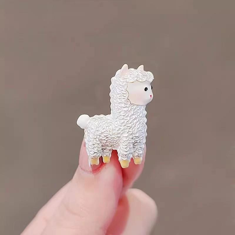 2024 Women's High-Grade Anti-Exposure Brooch: Stylish, Niche Design Clothes Pin.