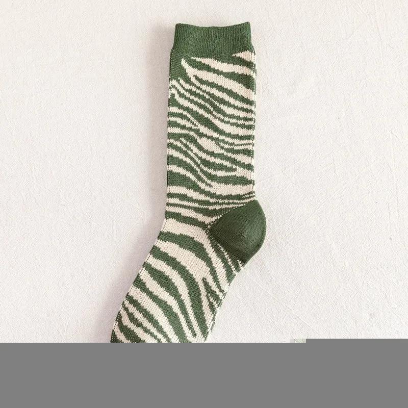 High Quality Fashion Vintage Warm Cotton Sock Autumn Winter Lady Thick Casual Girl Middle Tube Socks for Women