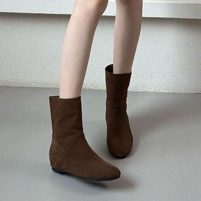 Korta stövlar dam nya stövlar 2025 nya höst- och vinterstövlar med rund tå damstövlar platt sula höjande korta stövlar nisch smala stövlar