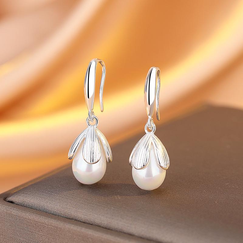 Flower Pearl Earrings Women S French Vintage Pearl Earrings Light Luxury Temperament High-End Earrings серебряный