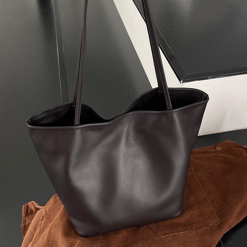 

Light luxury, niche, high-end, large-capacity commuter bag, leather suede single-shoulder women s bag, cowhide tote bag 31x16x20cm