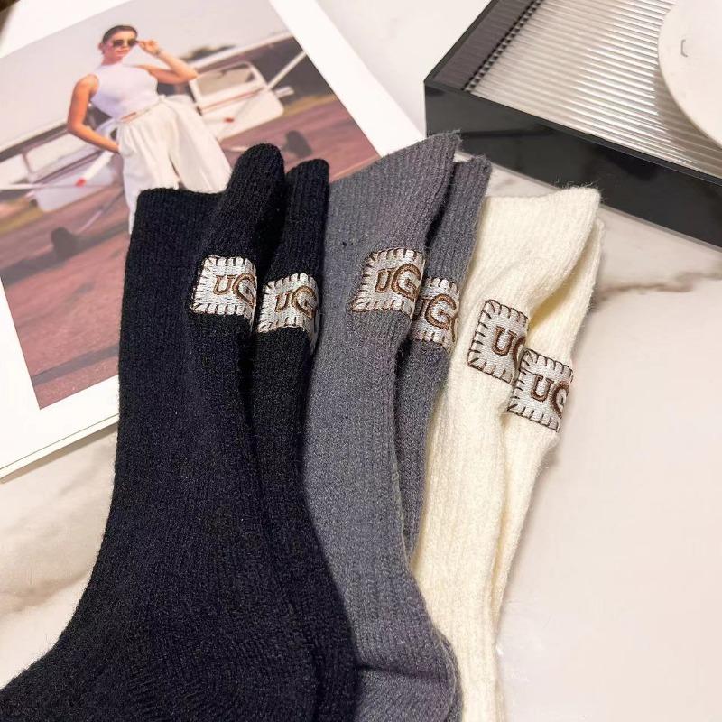 Neue Verdickte Warme Samtsocken Mittelhohe Socken Fersenstickerei Etikett Mittelhohe Socken Einfarbig Warmhalten Damensocken Herbst