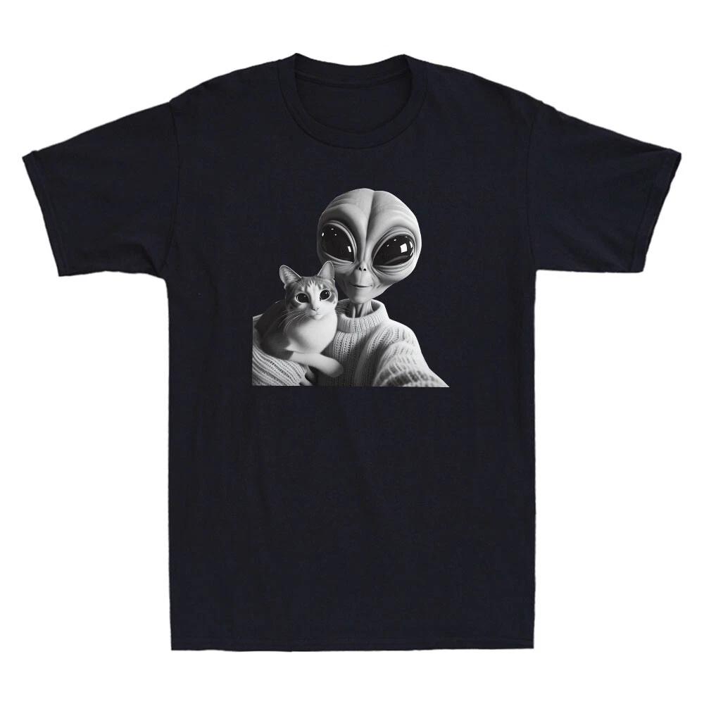 Alien Cat Selfie Funny Alien Holding Cat Selfie Photo Meme Vintage Men s T-Shirt XS