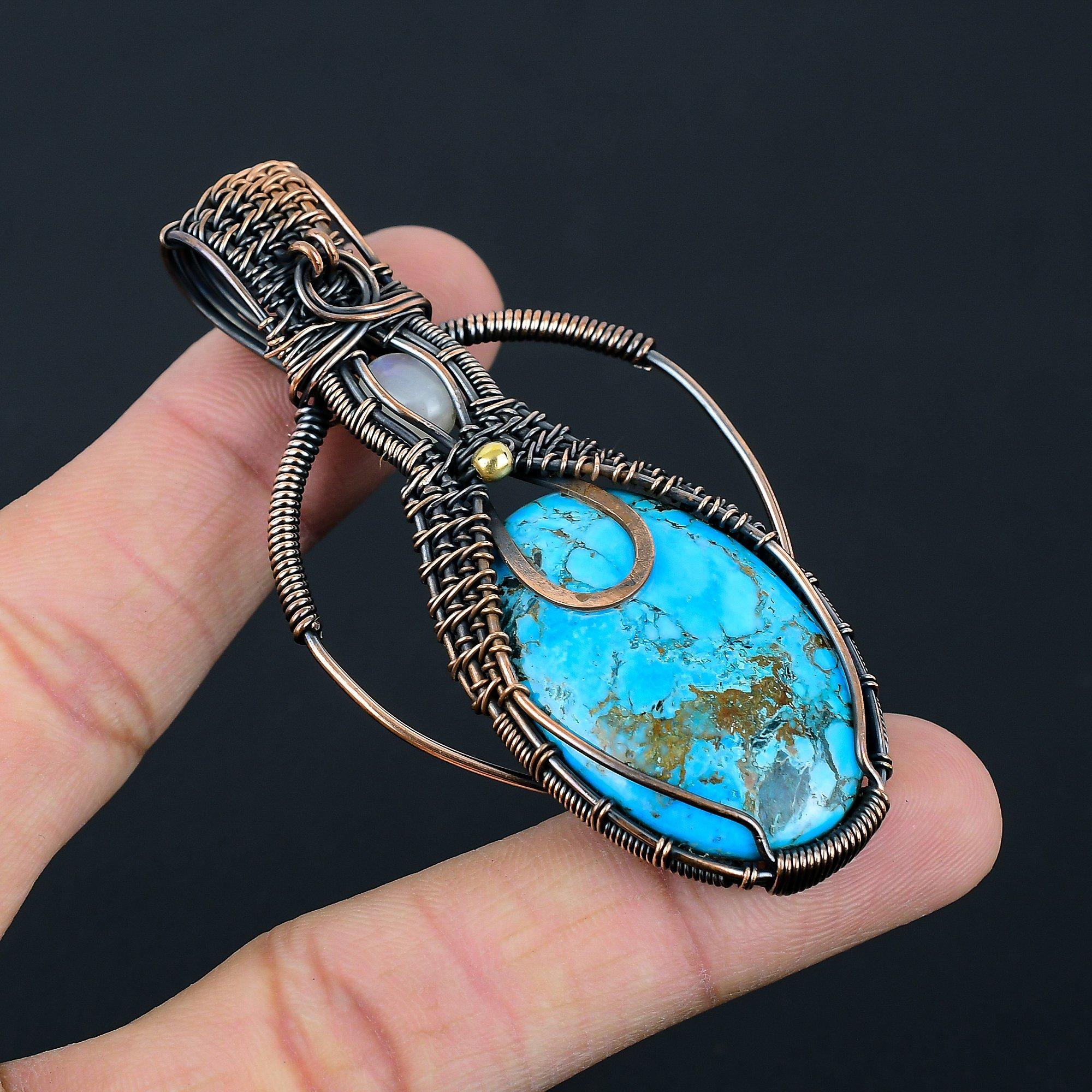 

Ослепительная бирюза и лунный камень, драгоценный камень, чистая медная проволока, ювелирные изделия, подвеска ручной работы для женщин 3.03 Inches синий