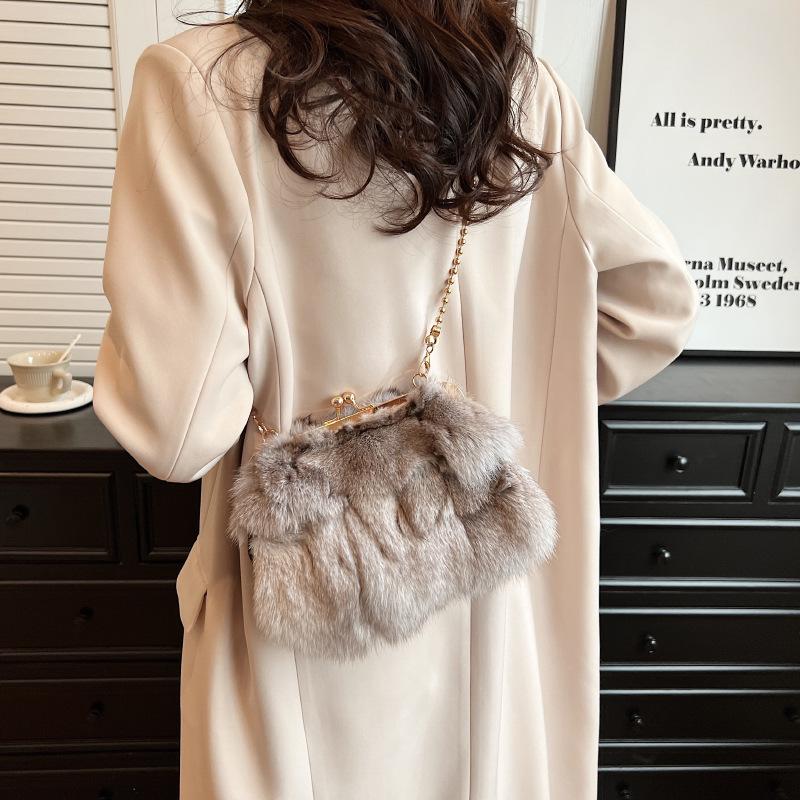 Podzimní a zimní nová vlasová taška dámská spona do vlasů z liščí srsti dámská taška s texturou ramenní crossbody oblačná taška trendy zahraniční obchod dámská taška