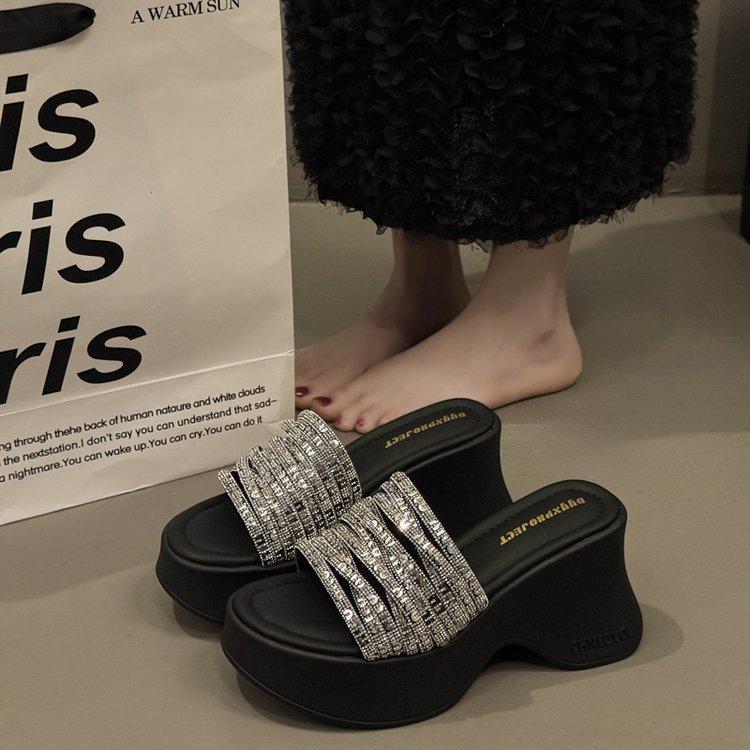 Thick-soled heightened sequins, high-heeled cool slippers for women's summer wear 2025 new models with skirts, not tired feet, beach one-word drag