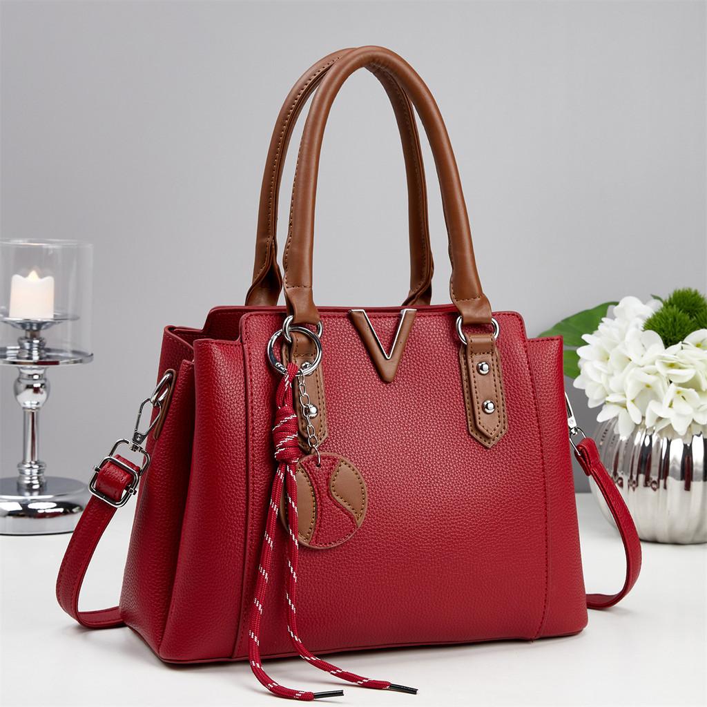 Stylish Ladies Handbag Made Of Pu With Zipper Closure For Office Use