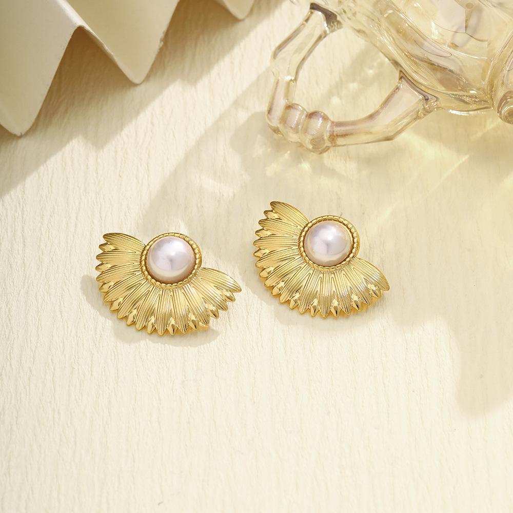 Retro Texture Pearl Earrings Exaggerated Stainless Steel Metal Wind Flower Stud Earrings Temperament Niche Design Earrings